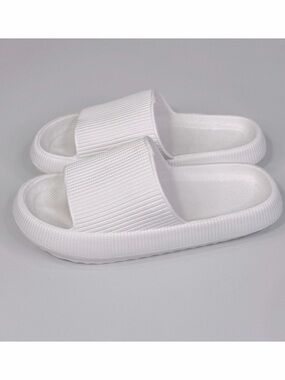 THE CLOUDIES Women's White Slide Sandals-8.5/9